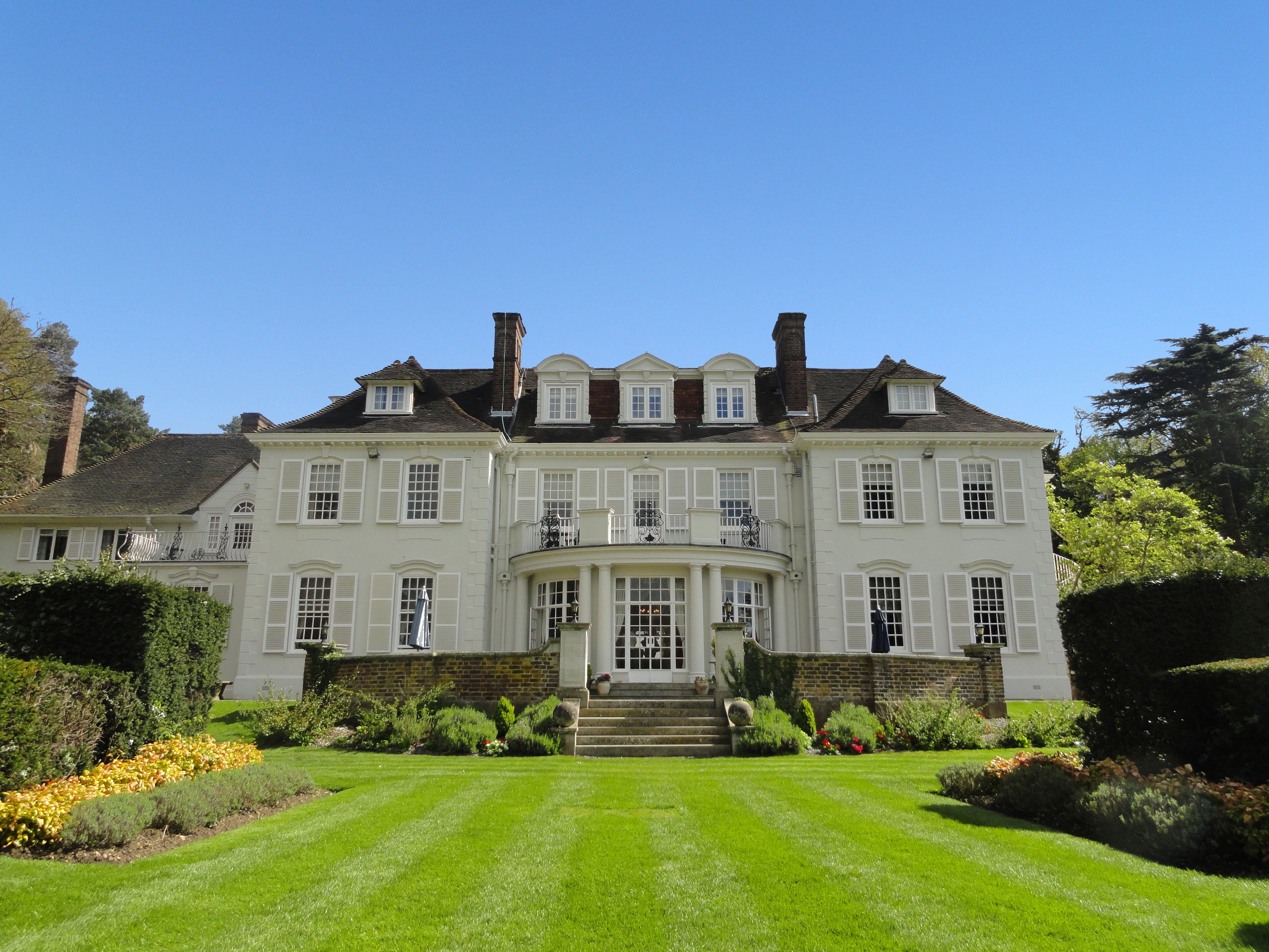 Photo of Gorse Hill, Woking, Village