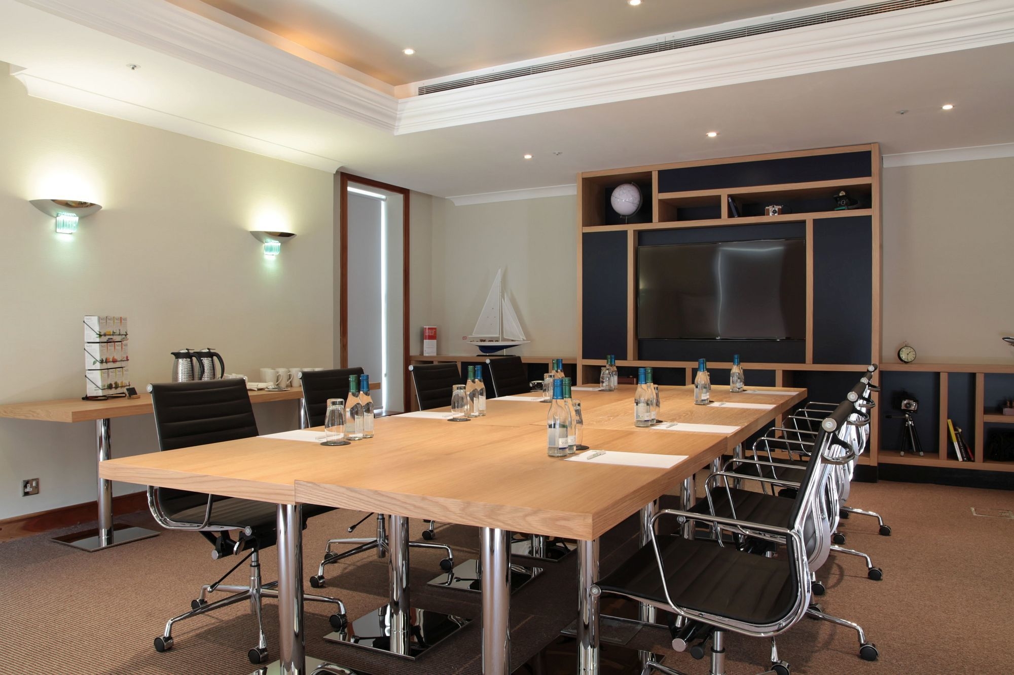 Photo of Holiday Inn Terminal 5, Arora Suite