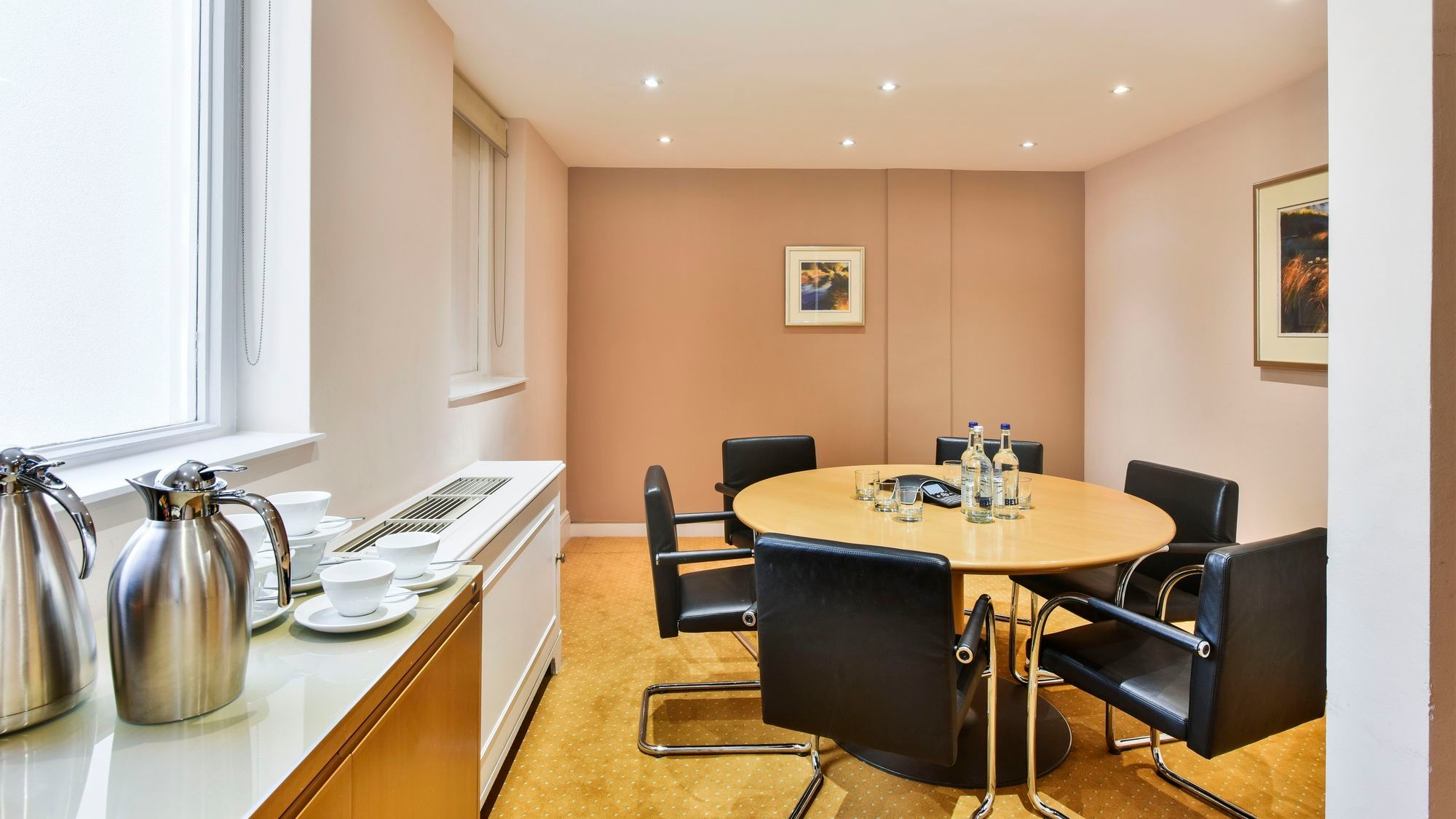 Photo of The Argyll Club 33 St James Square, Room 4.25