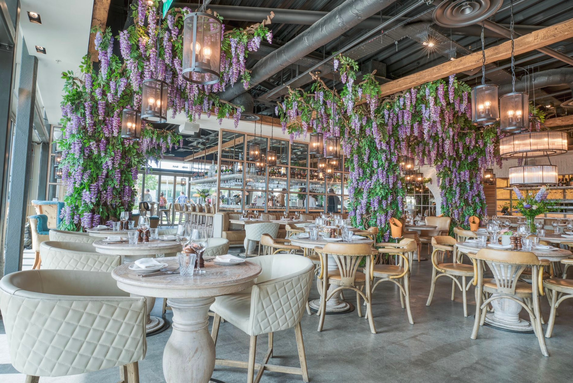 Photo of Victor's Oxford, Semi Exclusive