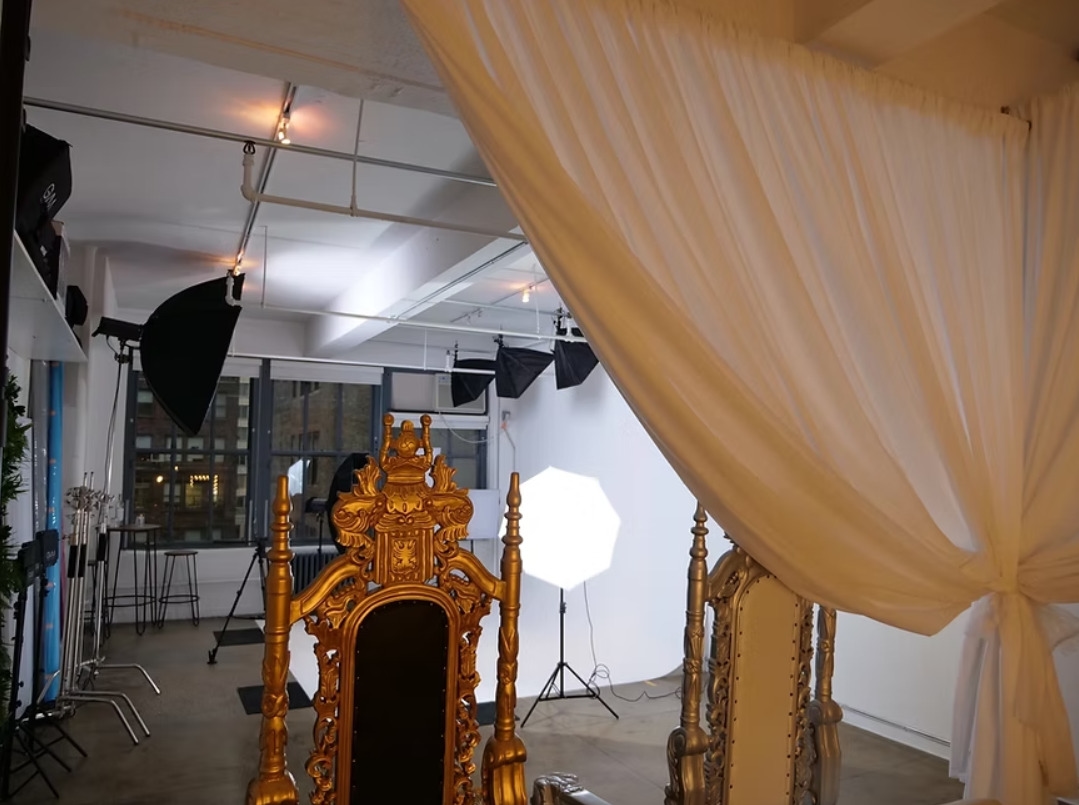 Photo of Lounge Studios, Throne Room Photo Studio