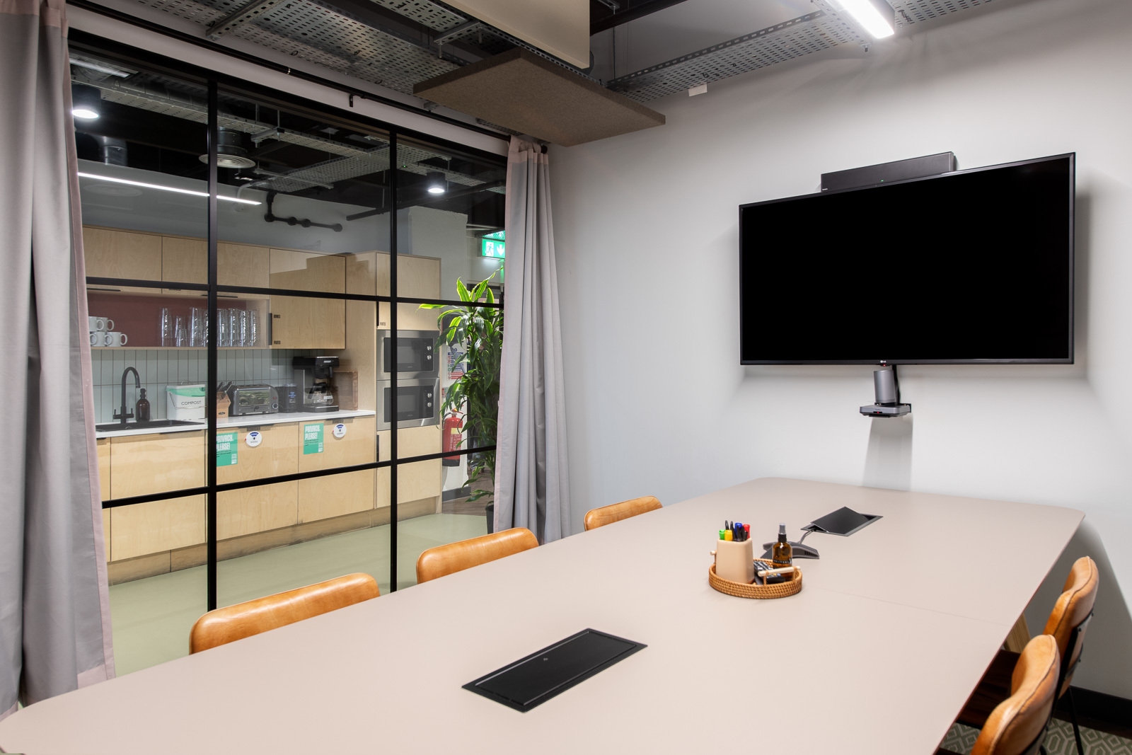 Photo of Runway East London Bridge, Lauda