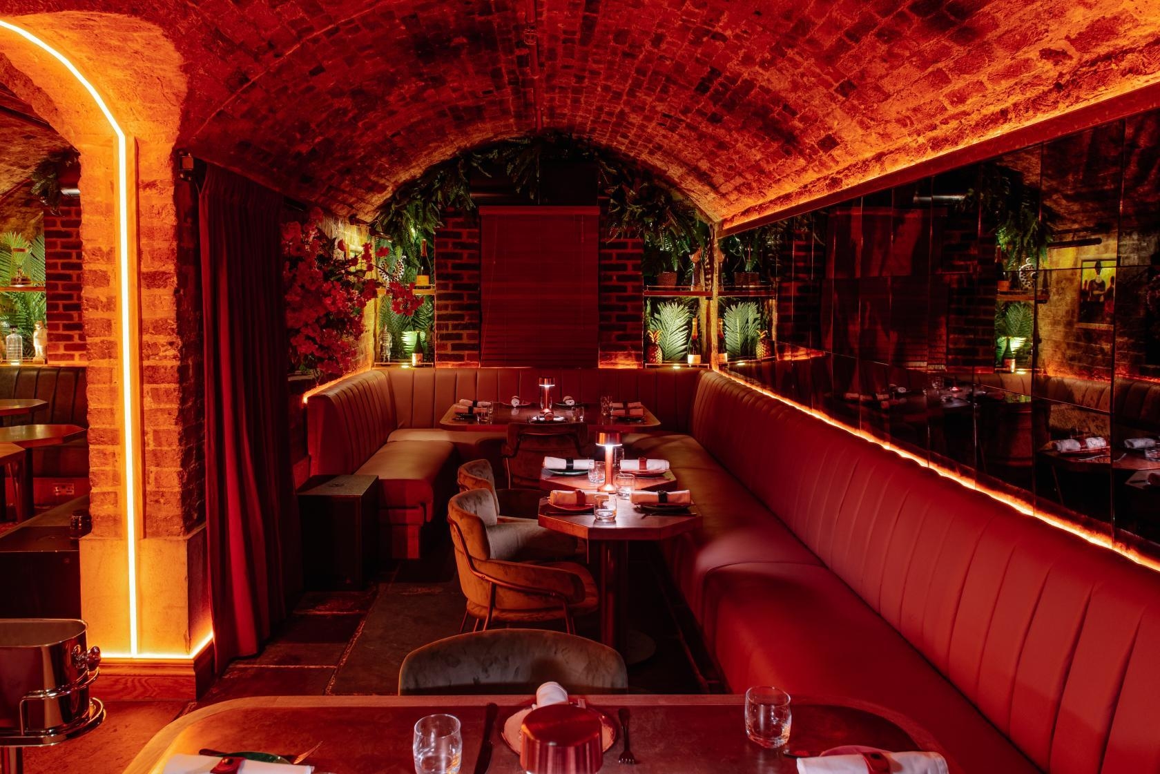 Photo of Cache Cache, Semi-exclusive VIP