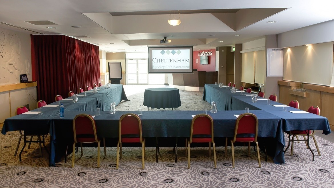 Photo of Cheltenham Racecourse, Crest & Sovereign