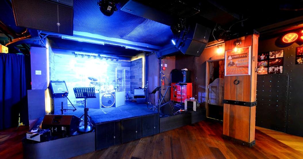 Photo of Hero's, Entire Indoor Section