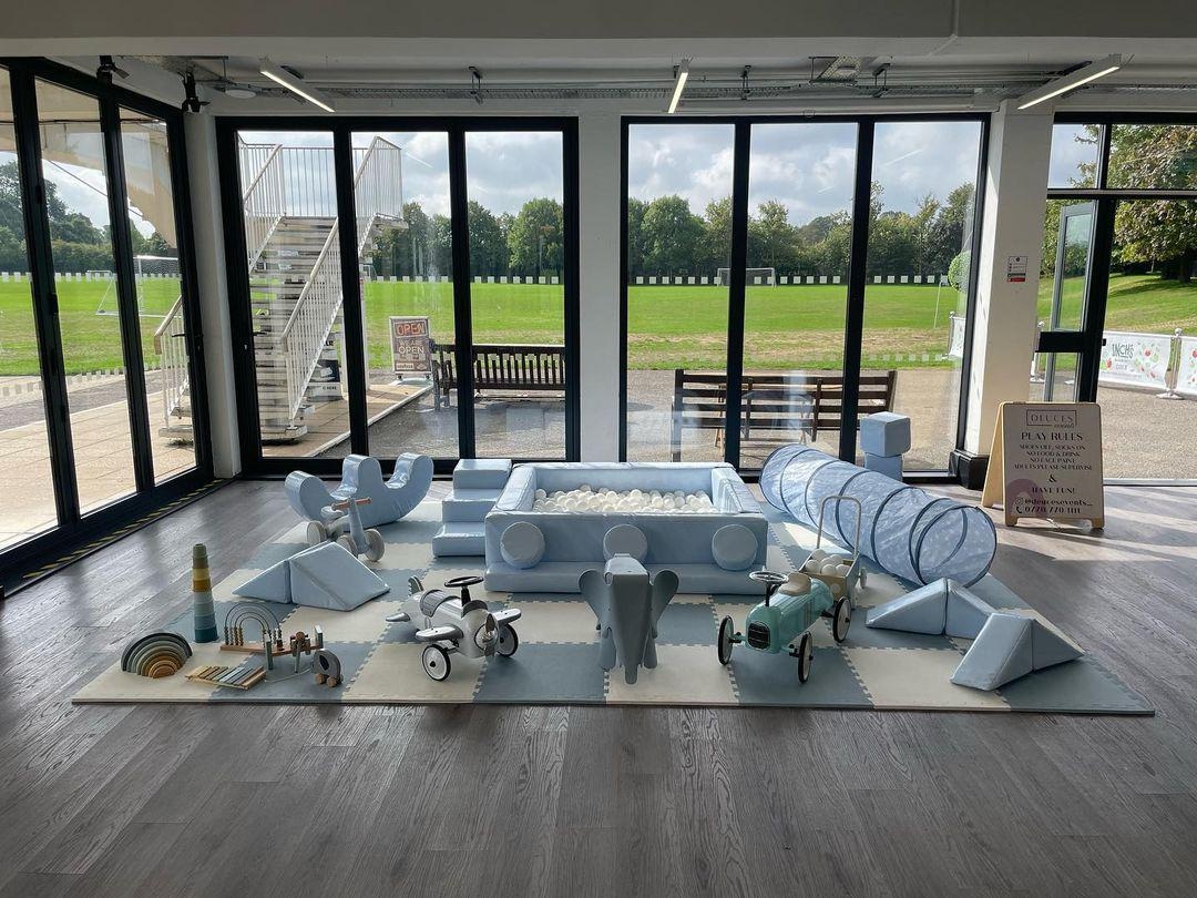 Photo of Metropolitan, STUDIO