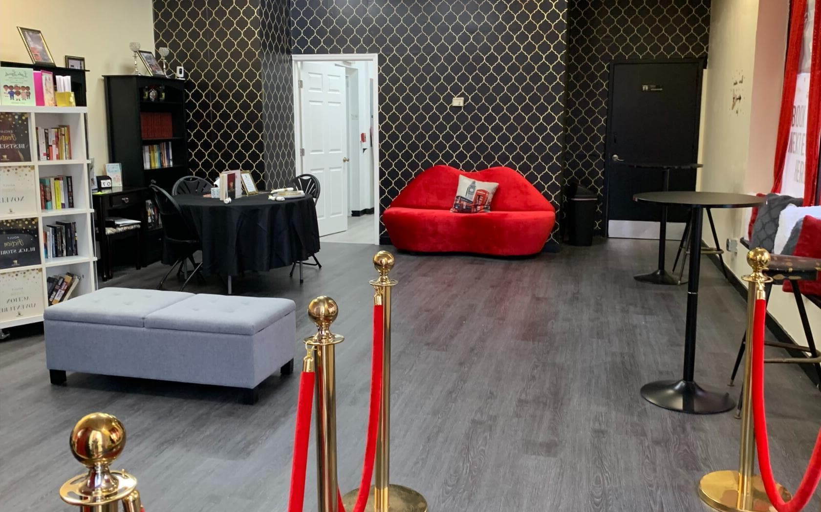 Cozy Versatile Room, The Luxe Library photo #1