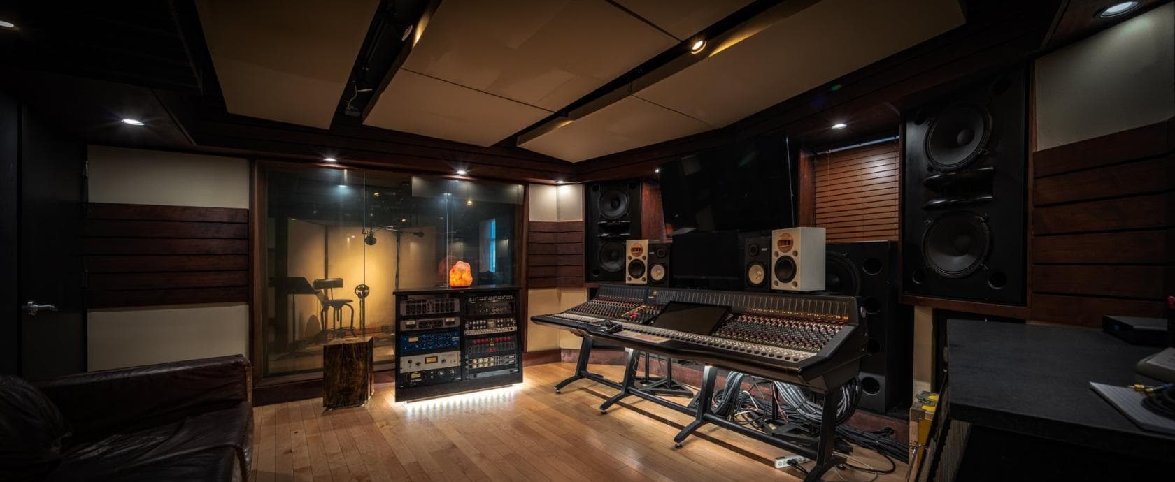 Legendary Recording Studio Q1