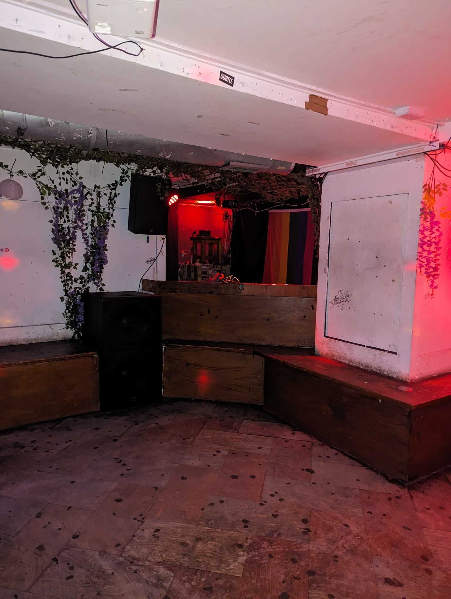Room 2, Dalston Den photo #47