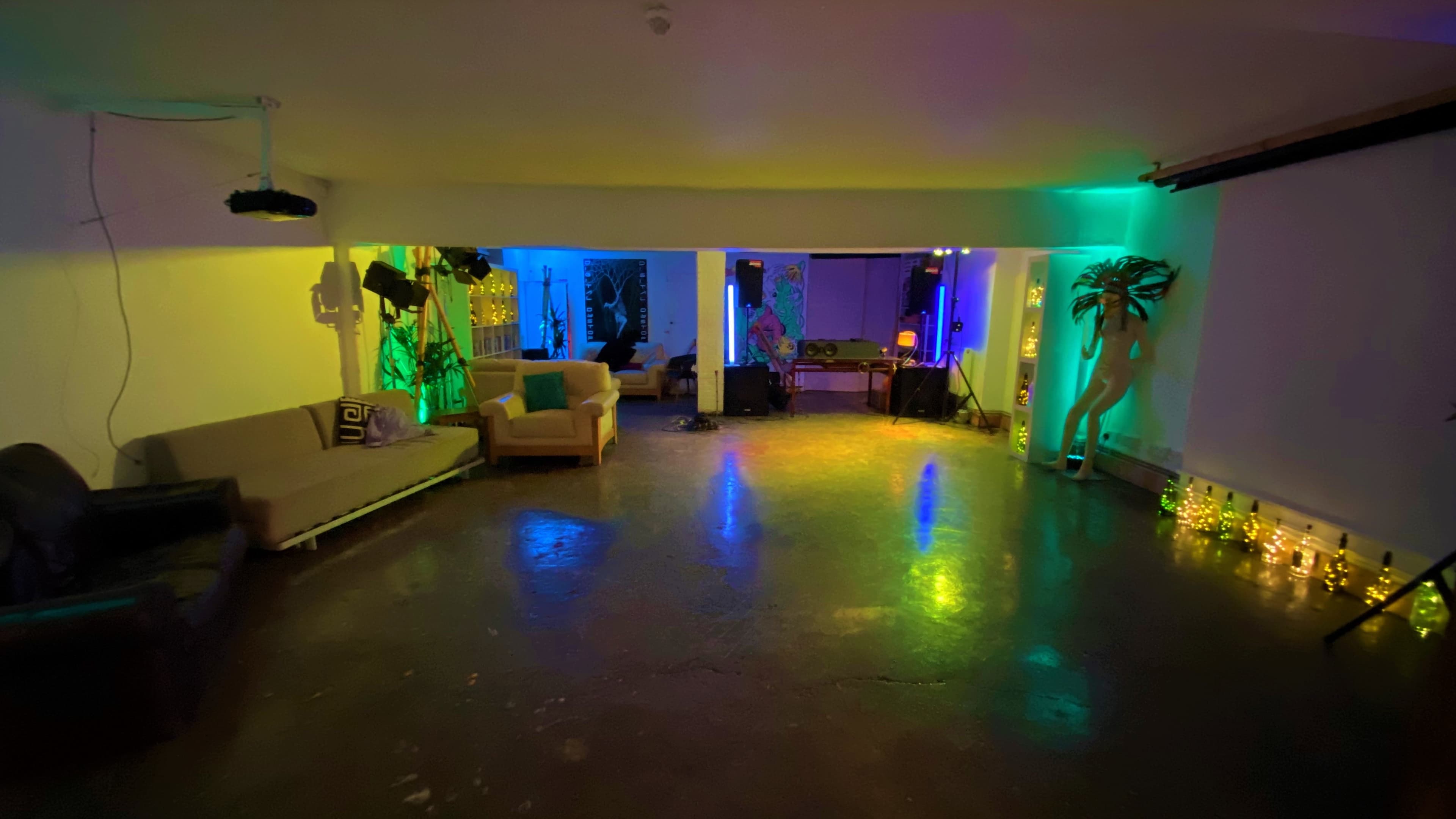 Room 2, Dalston Den photo #17