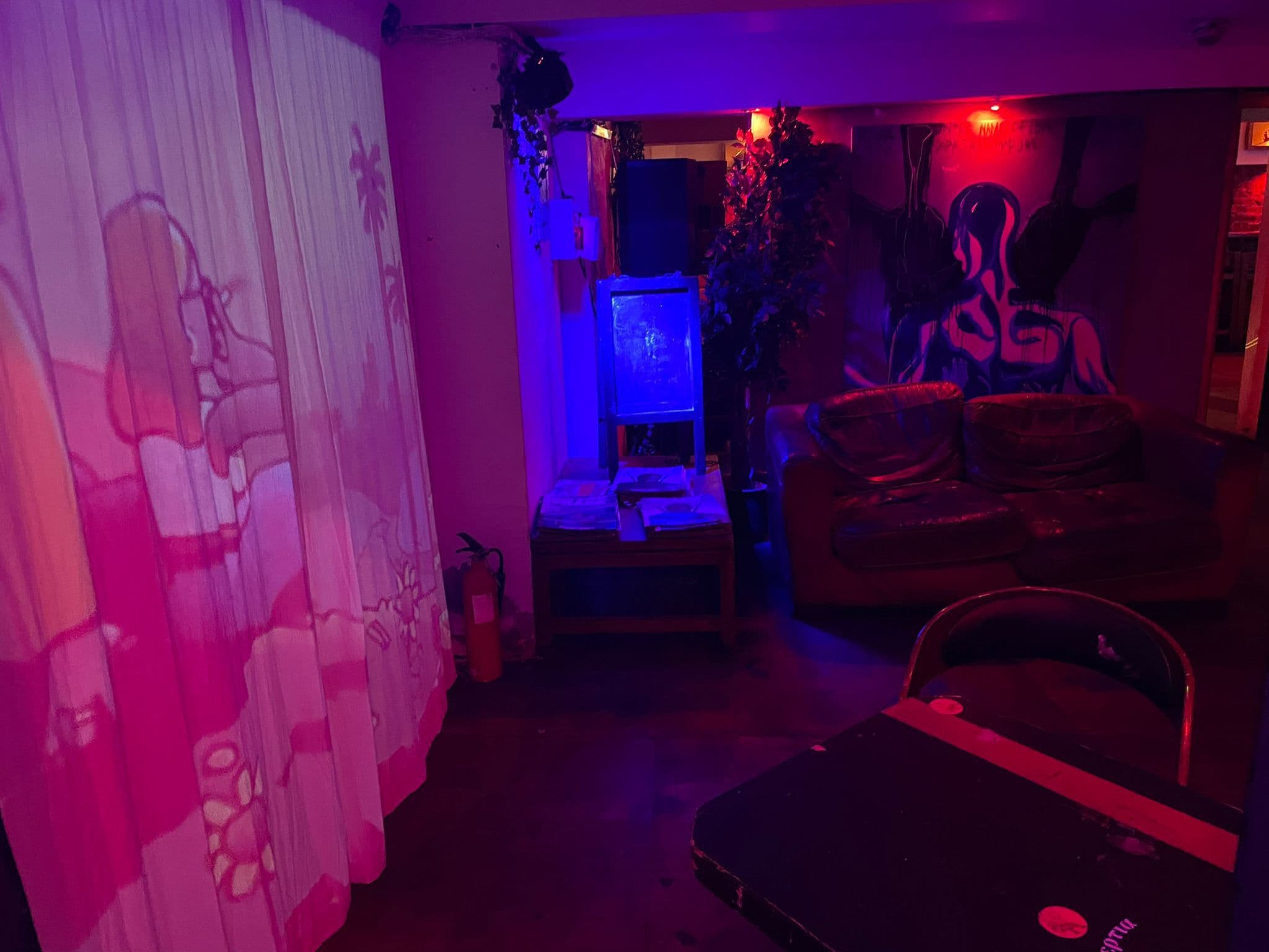 Room 2, Dalston Den photo #56