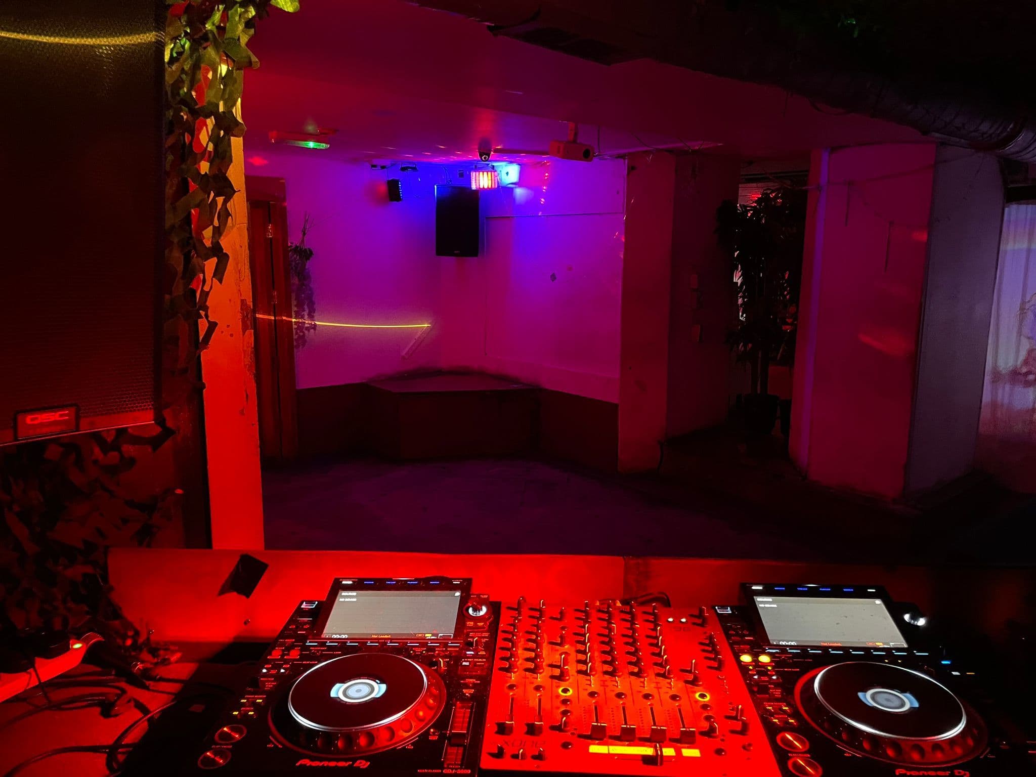 Room 2, Dalston Den photo #55