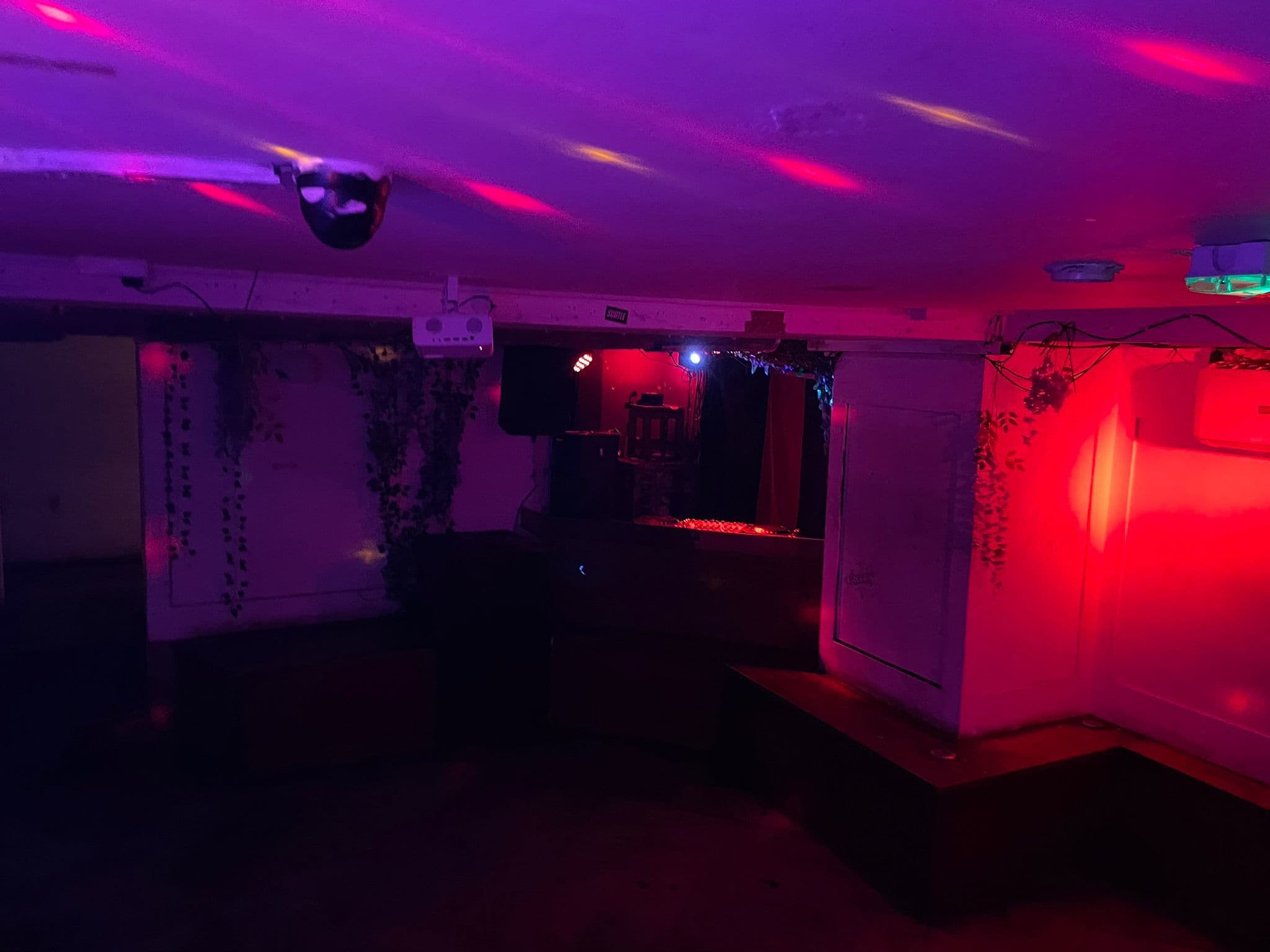 Room 2, Dalston Den photo #52