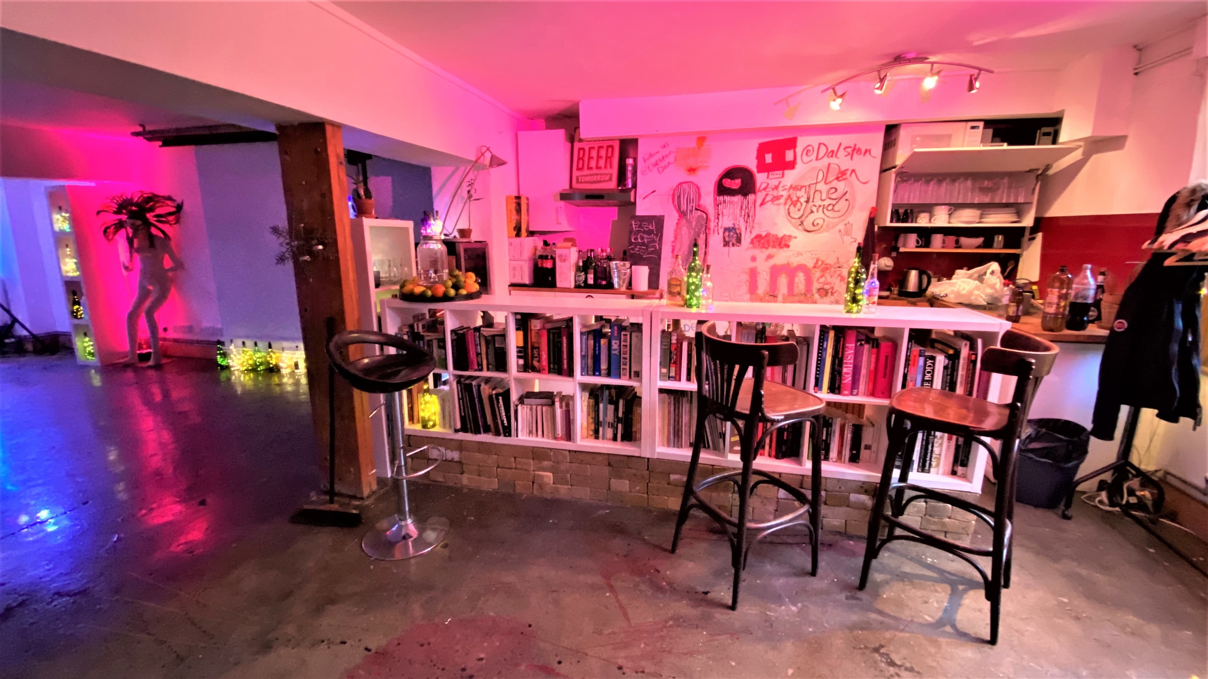 Room 2, Dalston Den photo #6