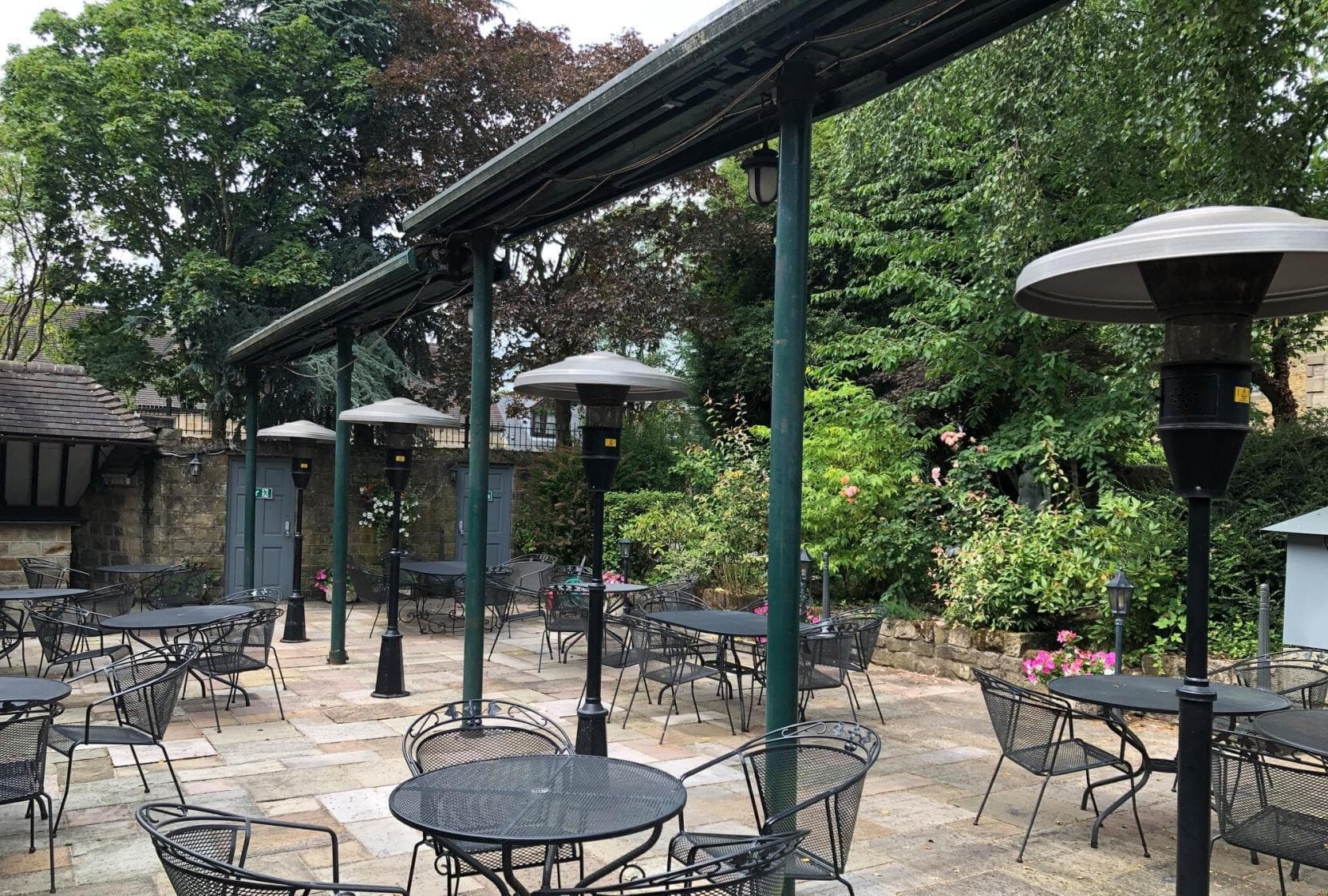 Courtyard, Santo's Higham Farm Hotel photo #2
