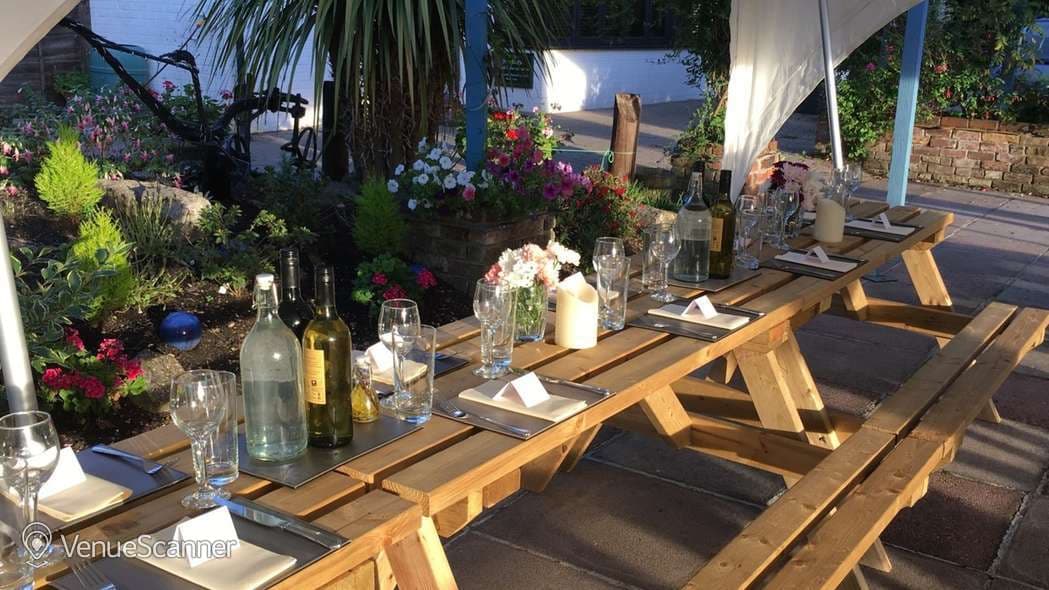 Garden, Ship Inn Owslebury photo #1