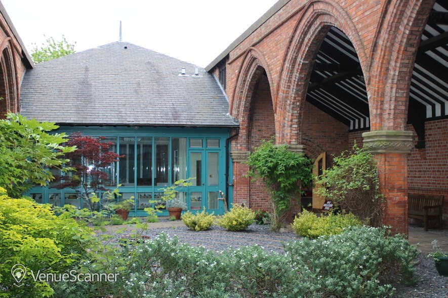 The Dow, Trinity Centre photo #1