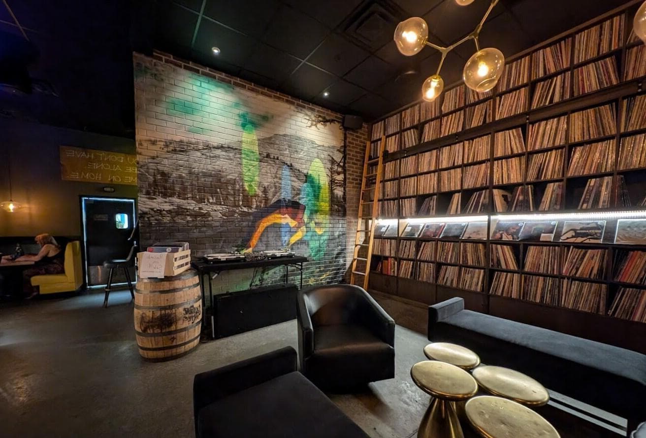 Vinyl Room, Life On Mars photo #1