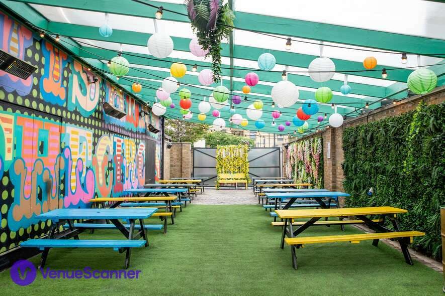 The Courtyard, 93 Feet East photo #2