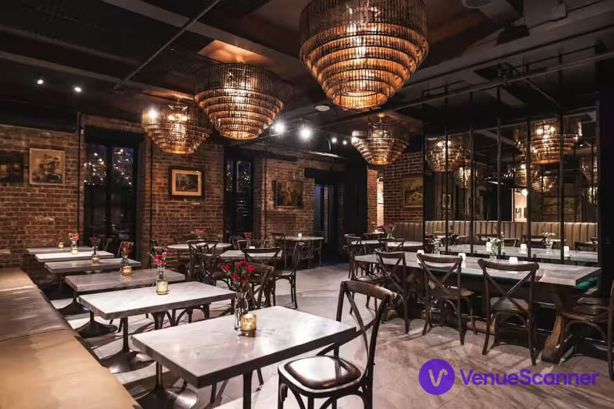 Chandelier Dining Room, SAINT photo #2