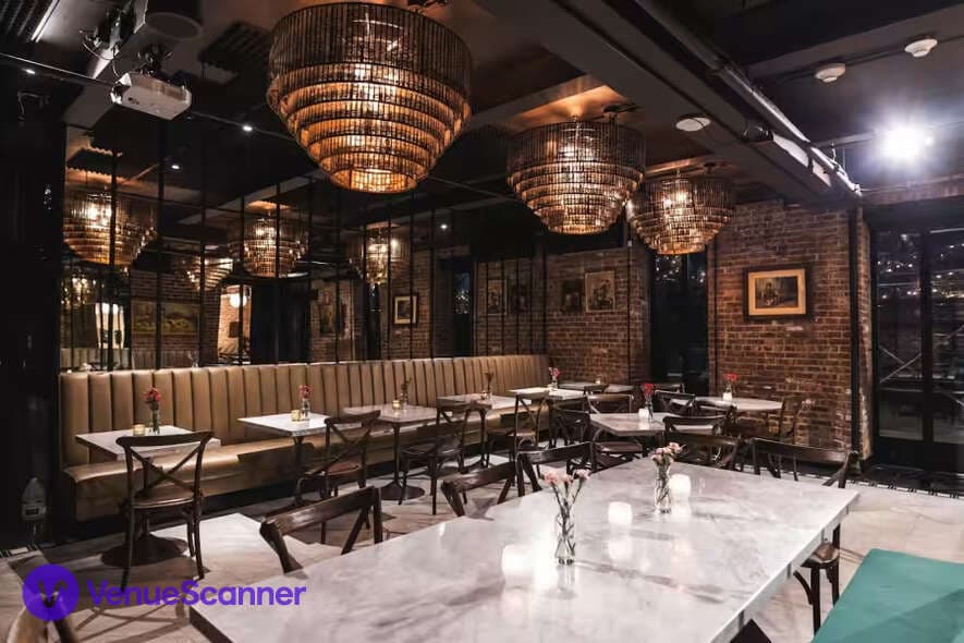 Chandelier Dining Room, SAINT photo #3