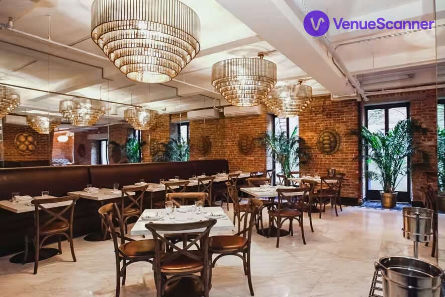 Chandelier Dining Room, SAINT photo #1