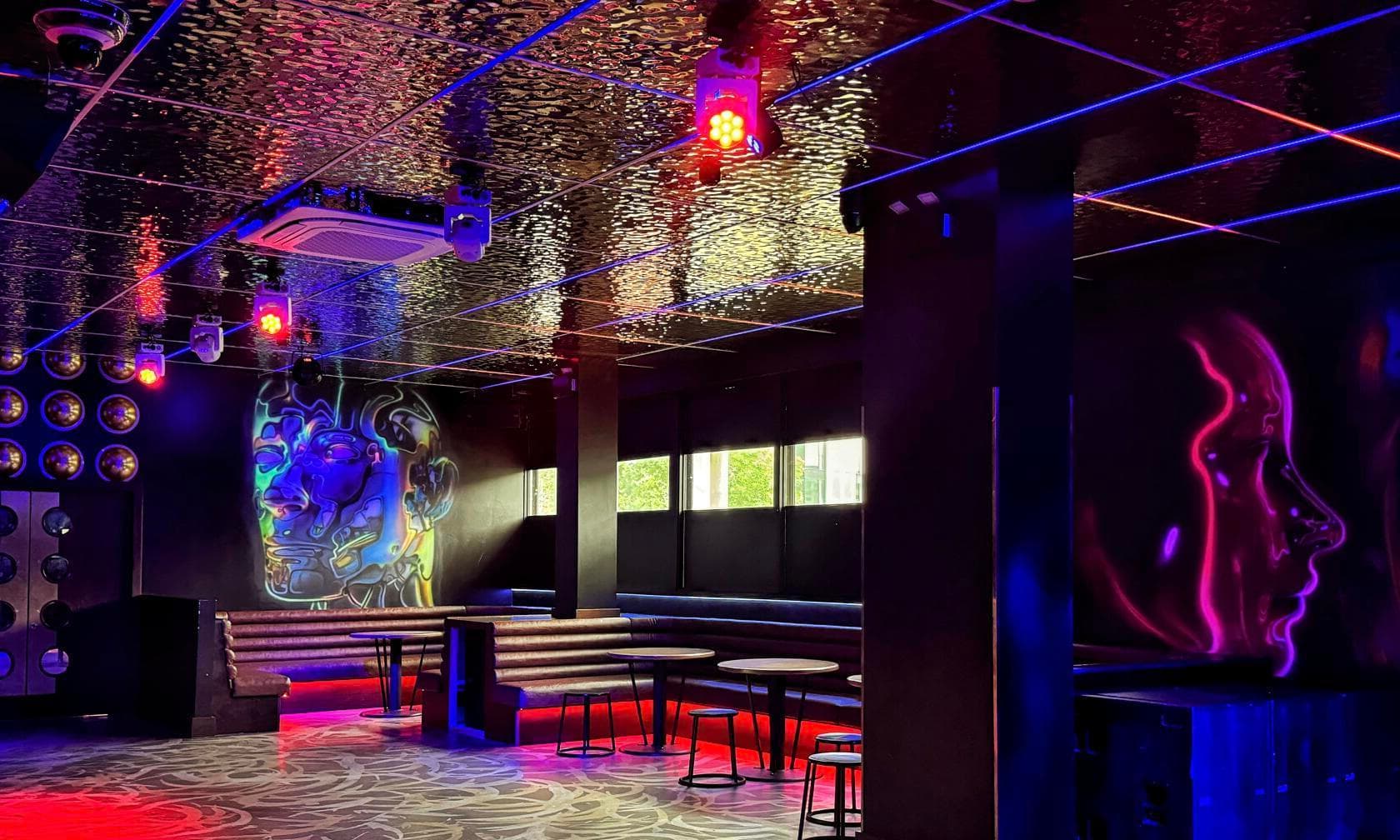 Back Room, Snobs photo #1