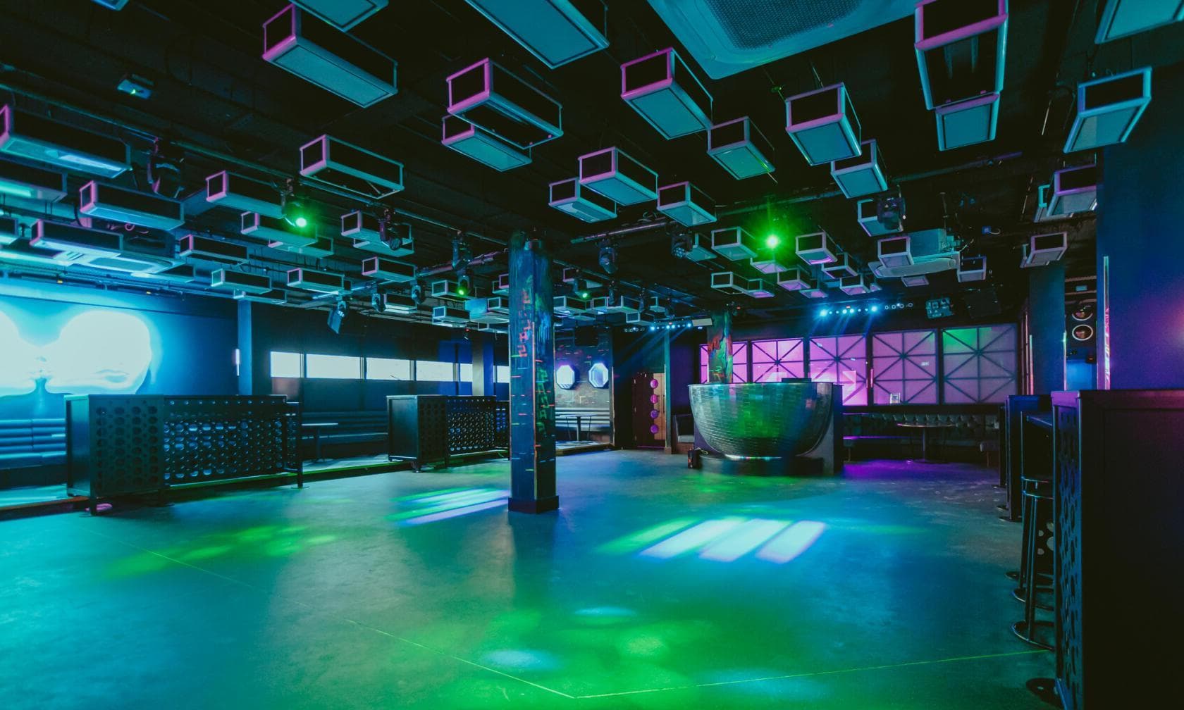Middle Room, Snobs photo #1