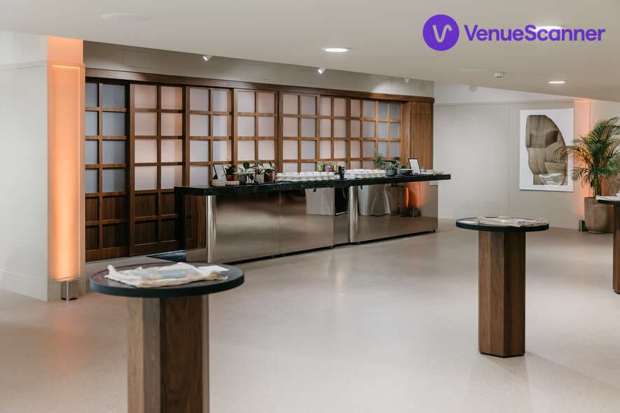 Exclusive Hire, Landing Canary Wharf photo #34