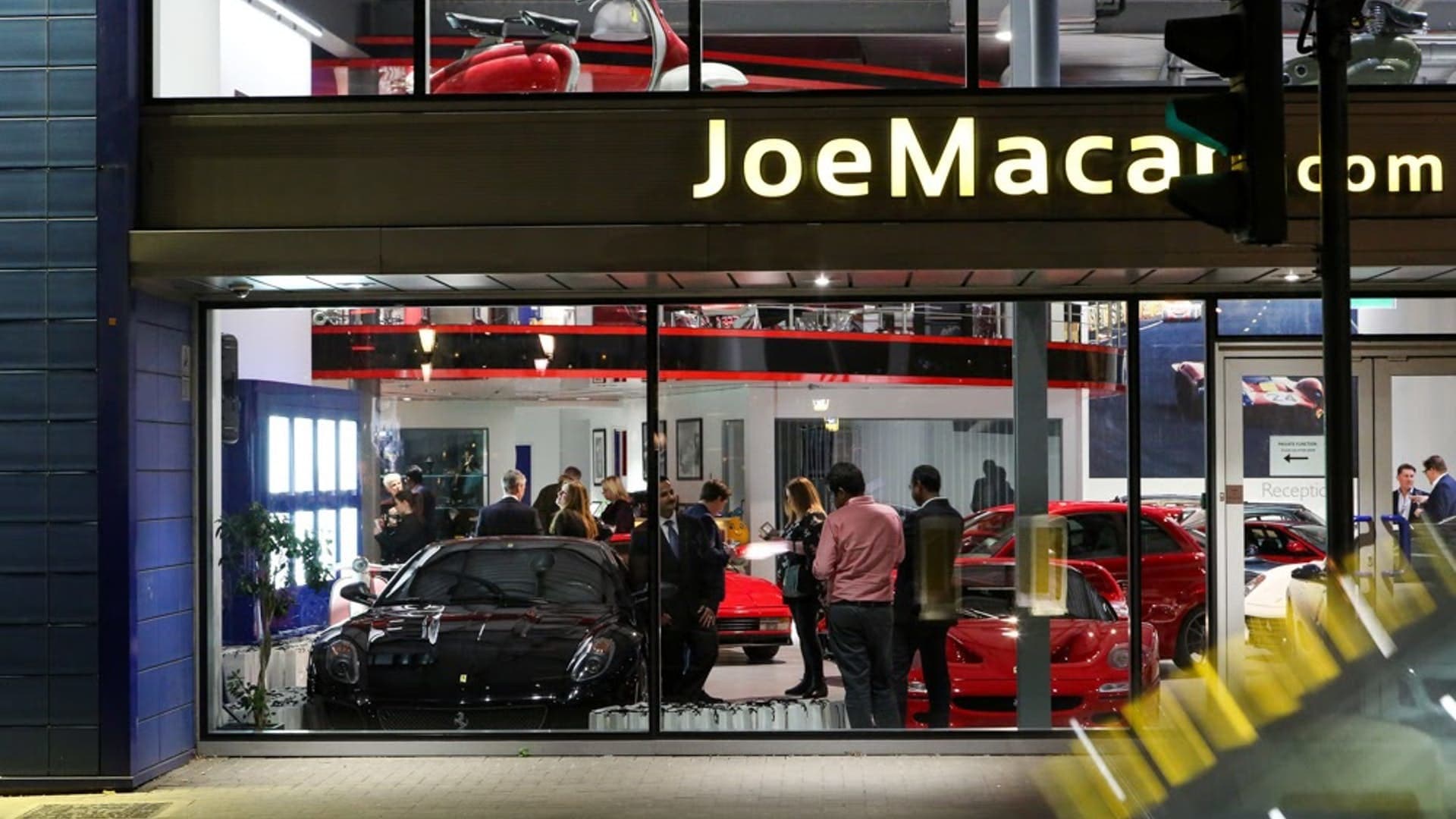 Showroom, Joe Macari Showroom photo #8