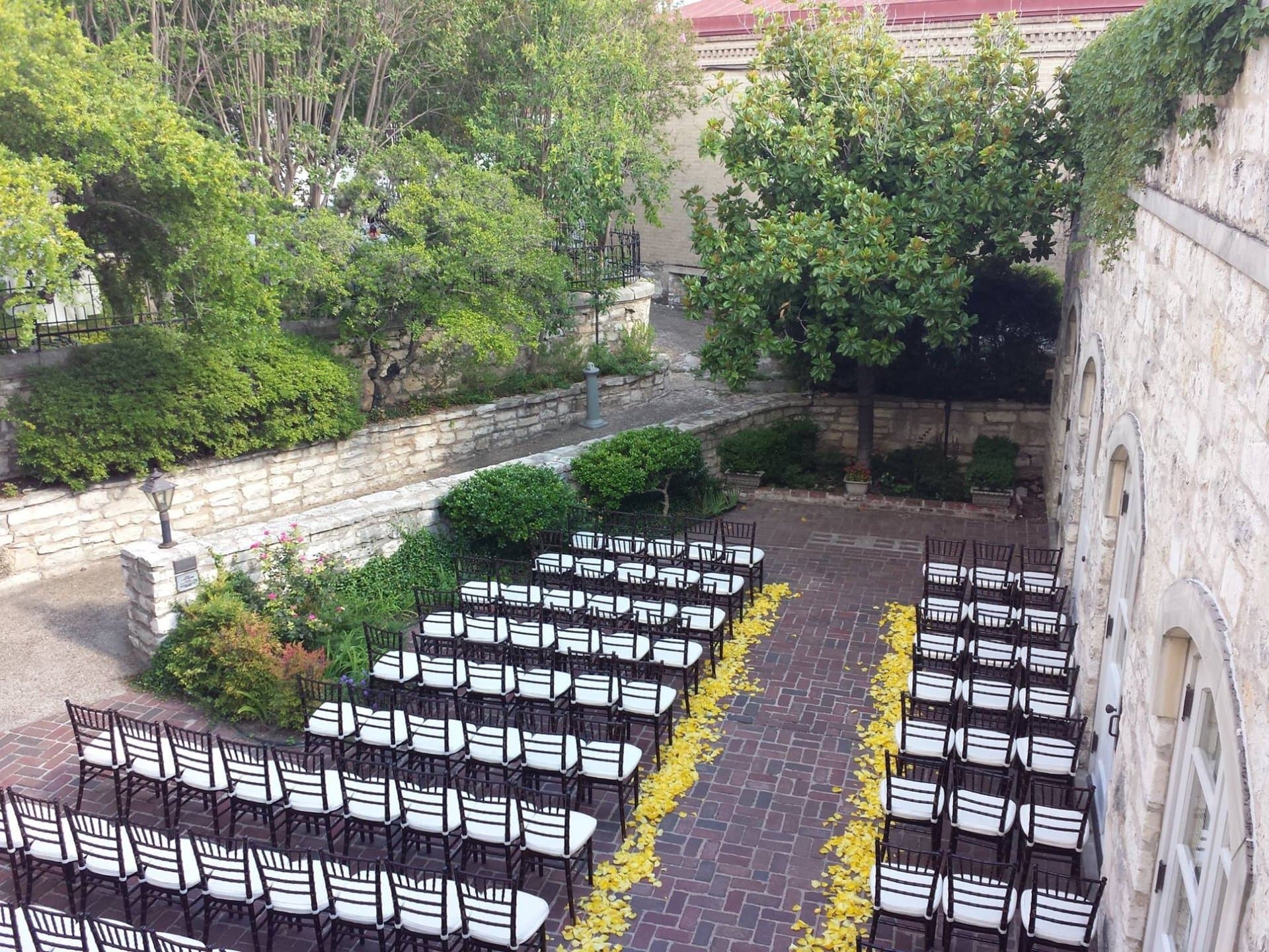 Courtyard, Chateau Bellevue photo #3