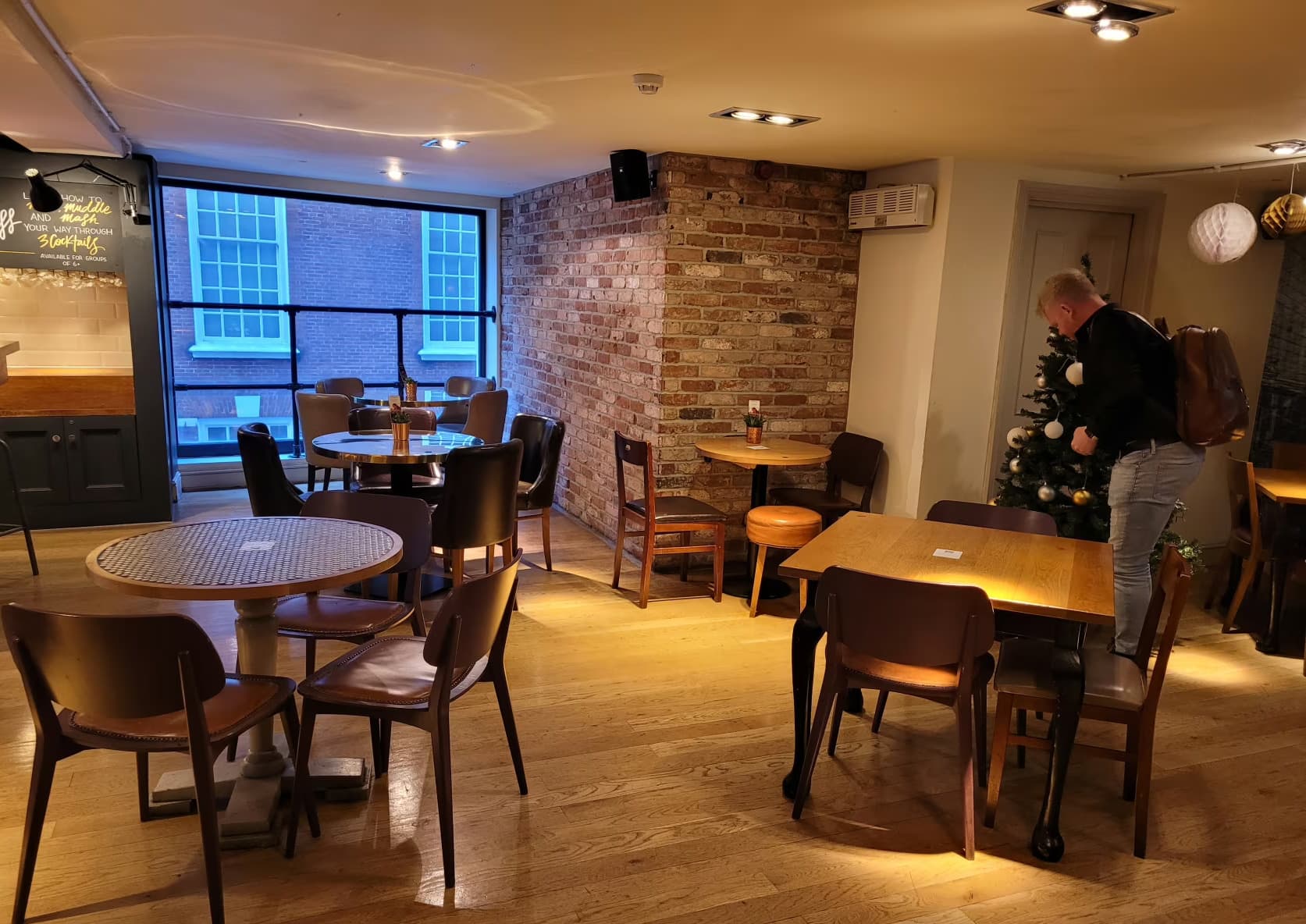 Mezzanine, All Bar One New Oxford Street photo #4