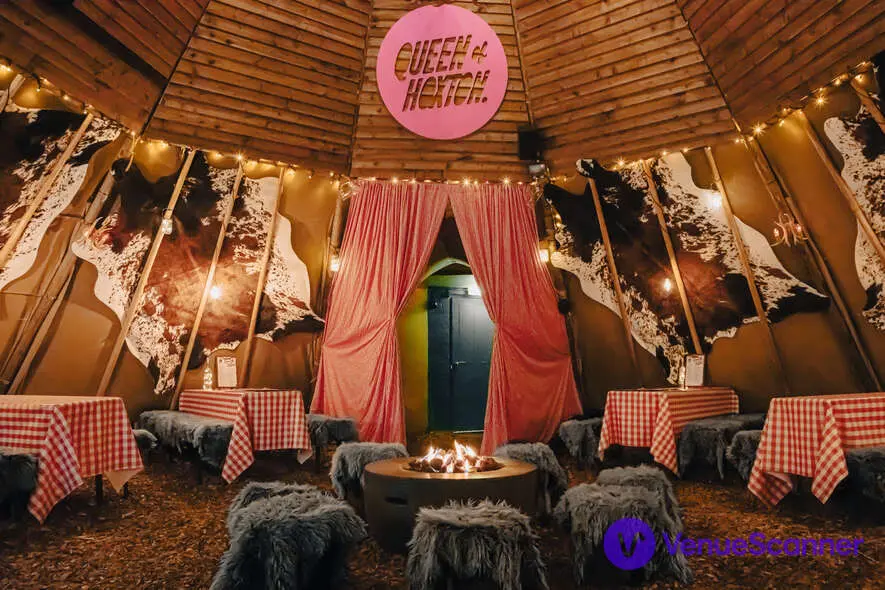 Queen Of Hoxton photo #3