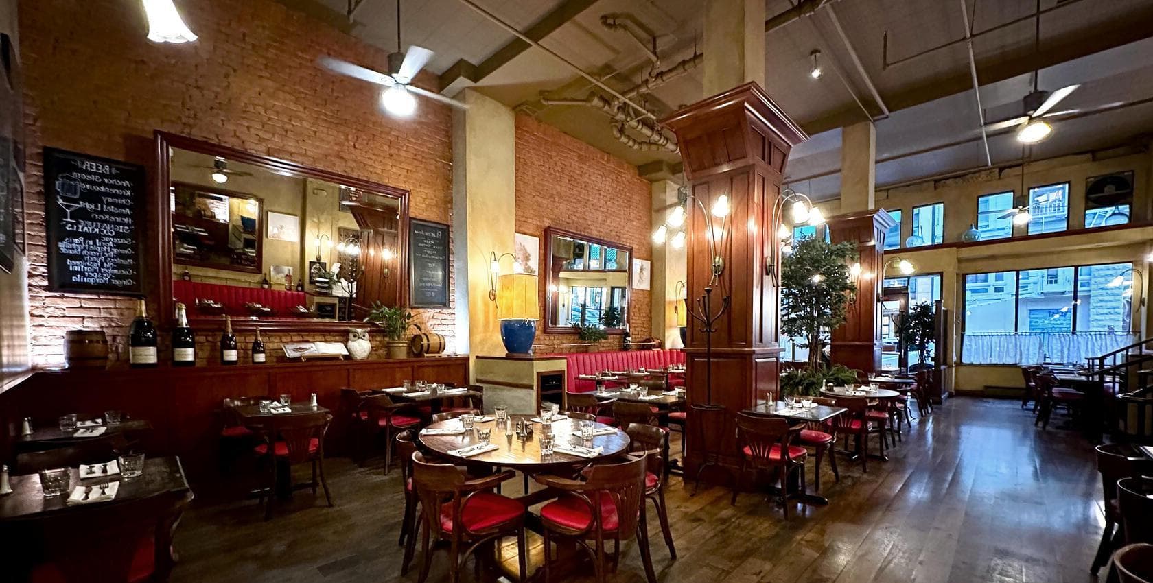 Whole Venue, Café de la Presse photo #1