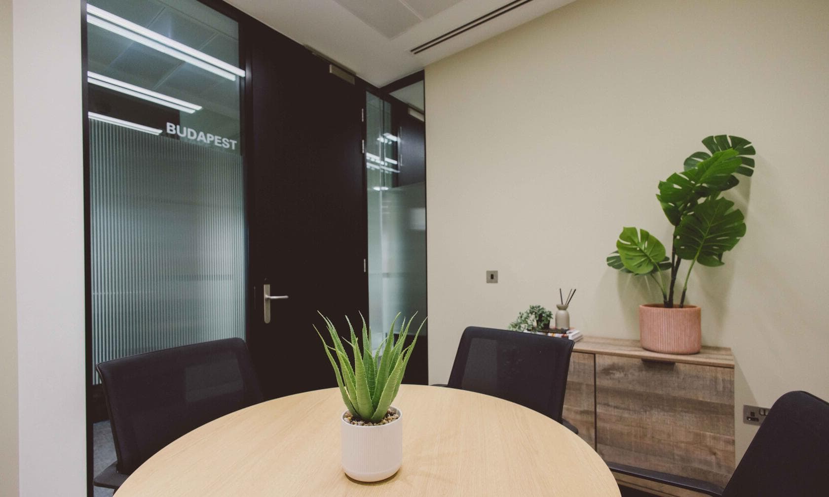 Budapest, Orega Birmingham - Ingenuity House photo #2