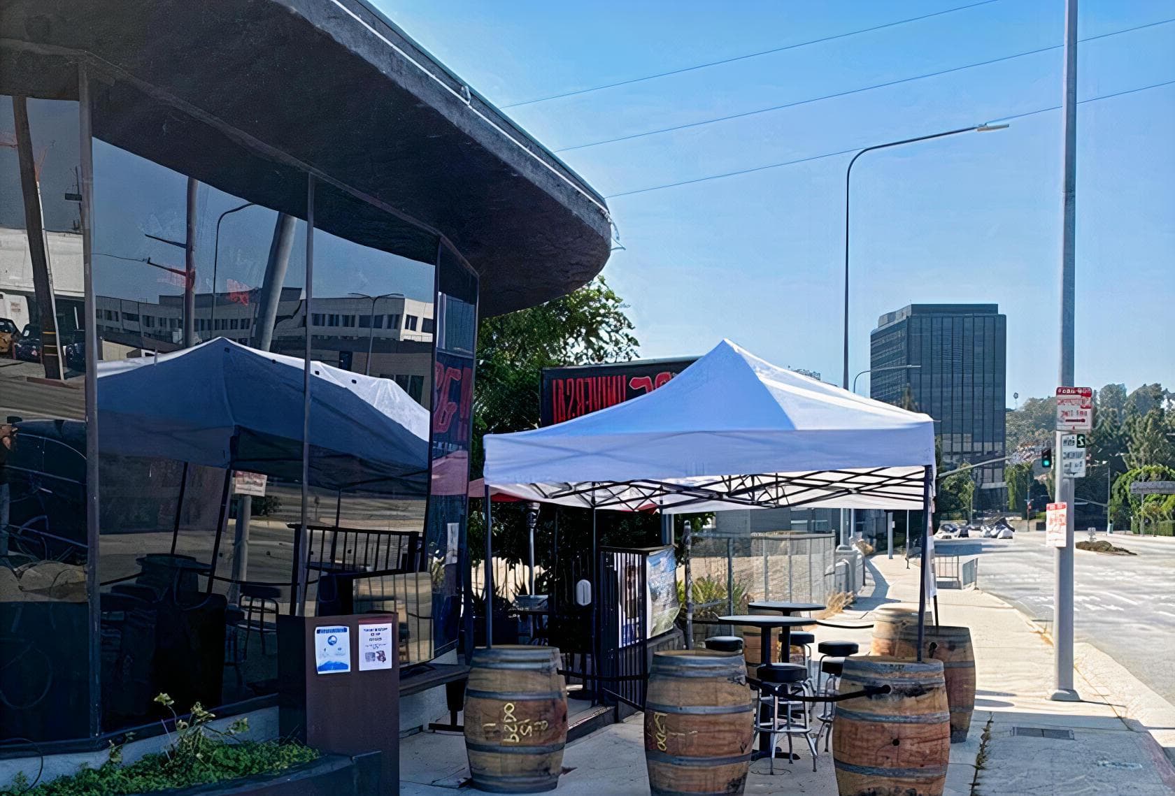 Patio, Universal Bar and Grill photo #1