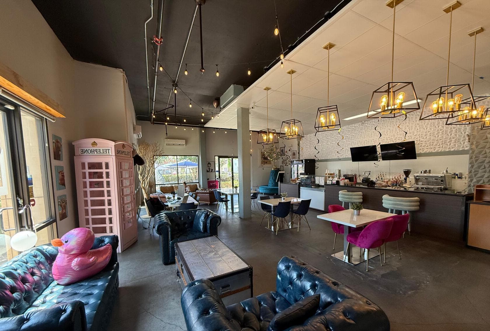 Entire Venue, MAZ Café Con Leche photo #1