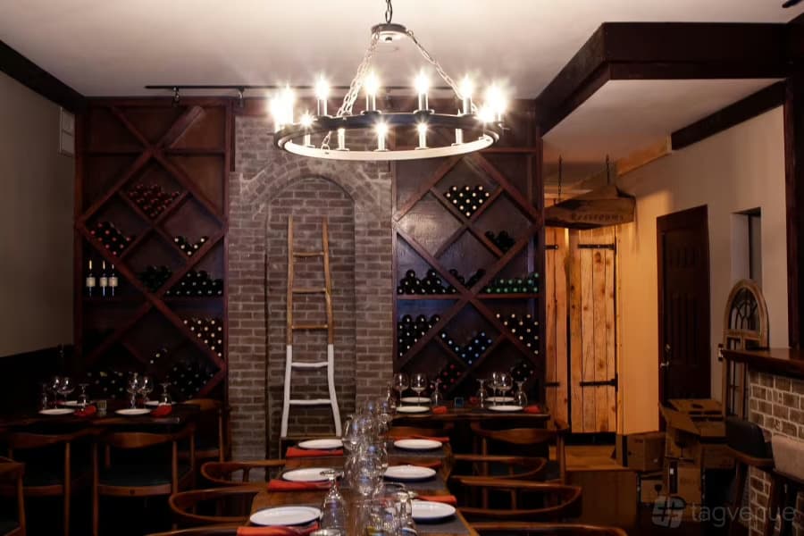 Bordeaux Room, Bordeaux by Turquoise photo #2