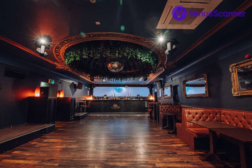 Club Lounge, Illuminati Cocktail Bar photo #2