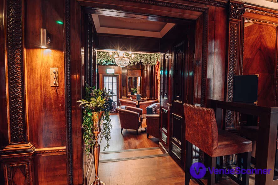 VIP Lounge, Illuminati Cocktail Bar photo #2