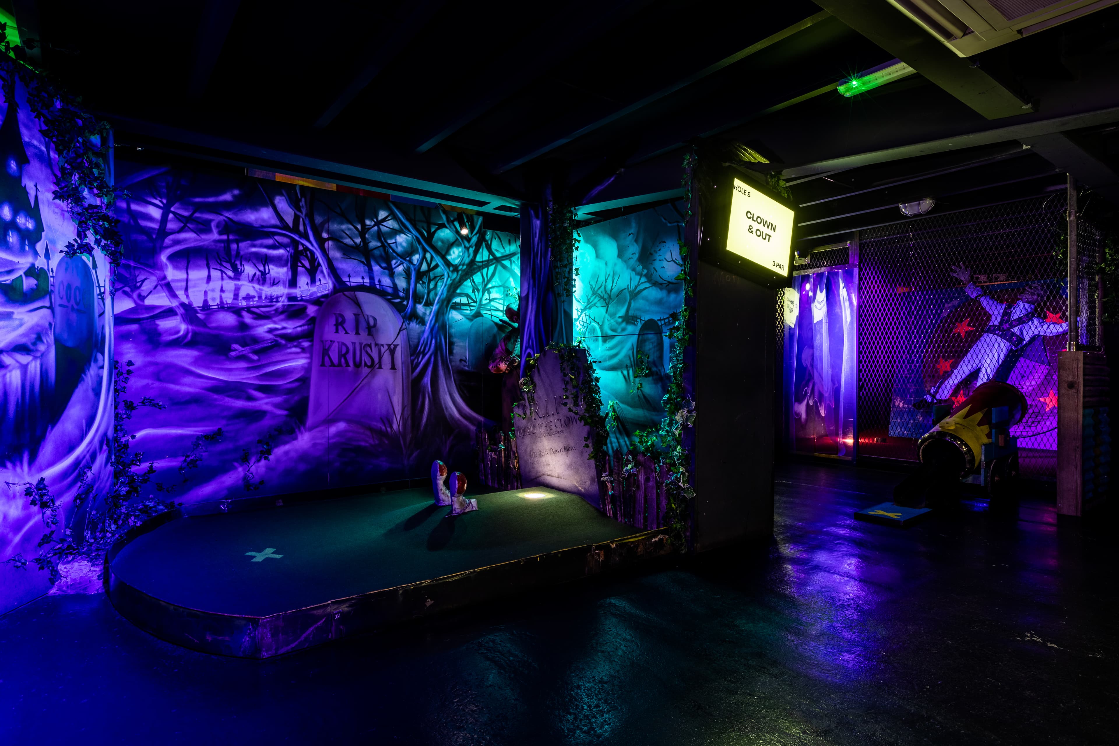 Exclusive Bar + Bozo Course, Junkyard Golf Manchester photo #3