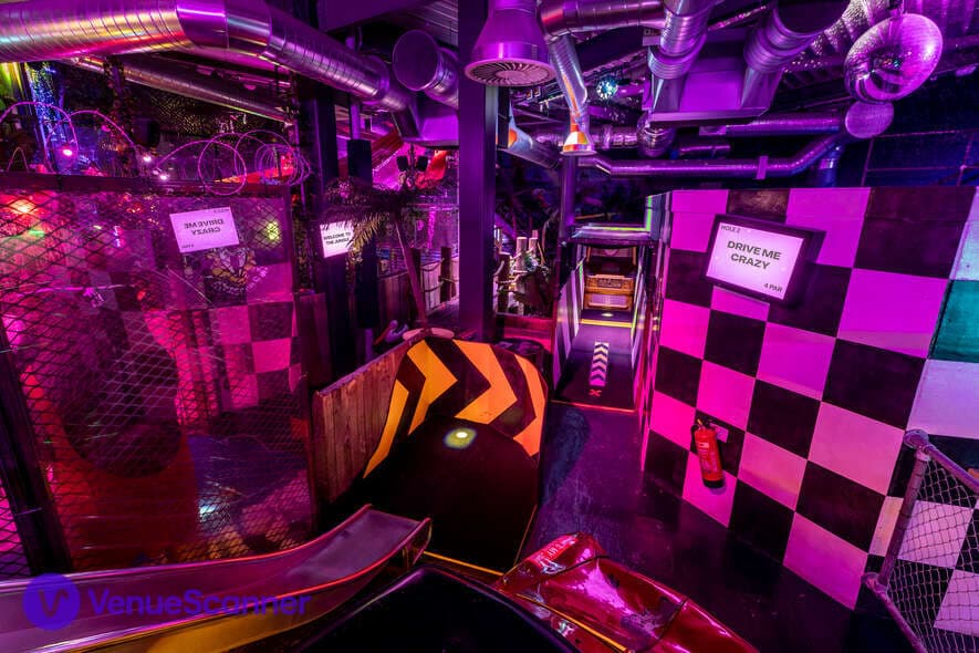 Exclusive Bar + Gary Course, Junkyard Golf Manchester photo #2