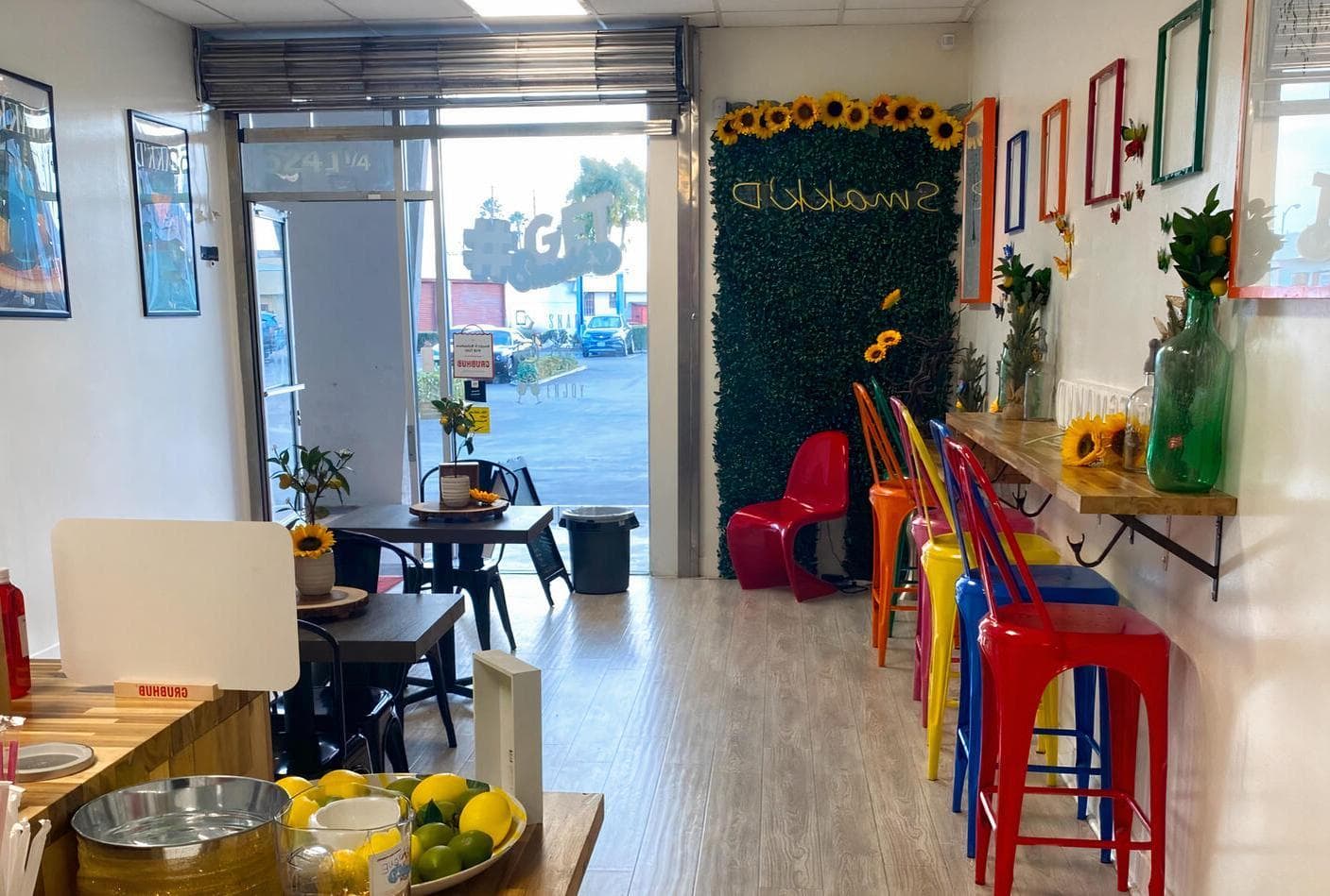 Colorful Storefront, Smakk'D Refreshers & Teas photo #1