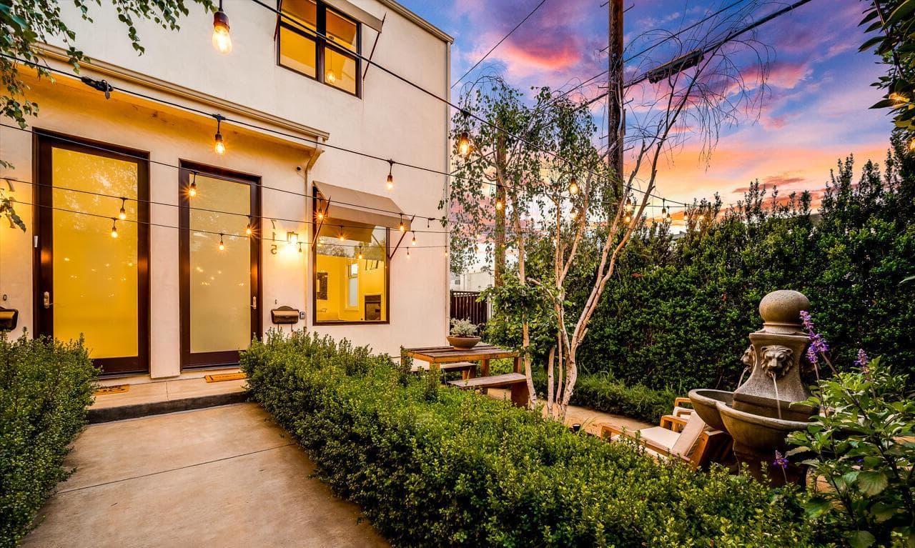 717: Duplex W/ Fireplace, Contemporary Duplex w/ Fireplace 717 photo #1