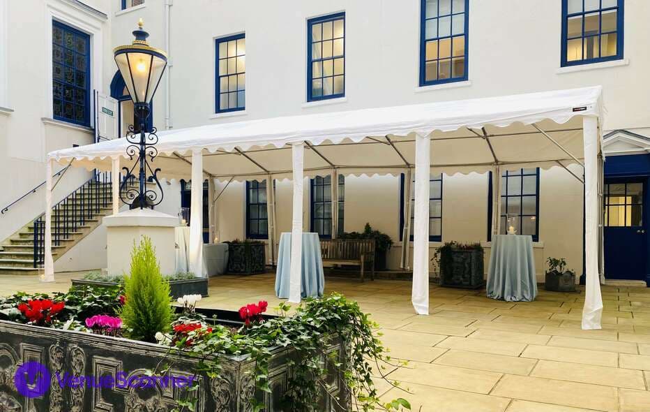 Courtyard, Apothecaries' Hall photo #3