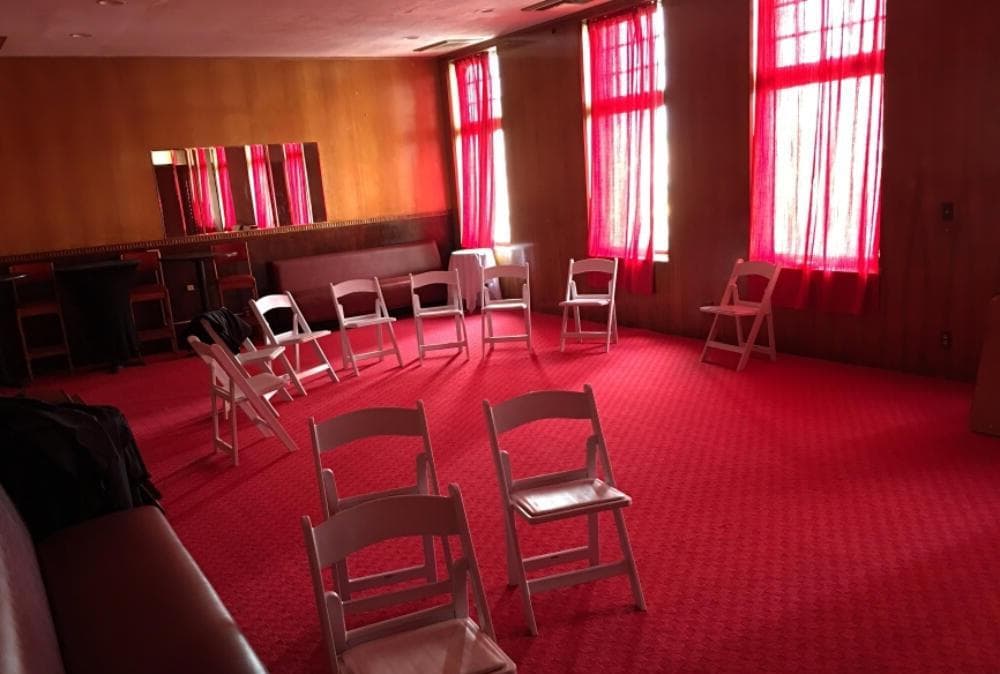 Red Room, Geoffrey's Inner Circle photo #1