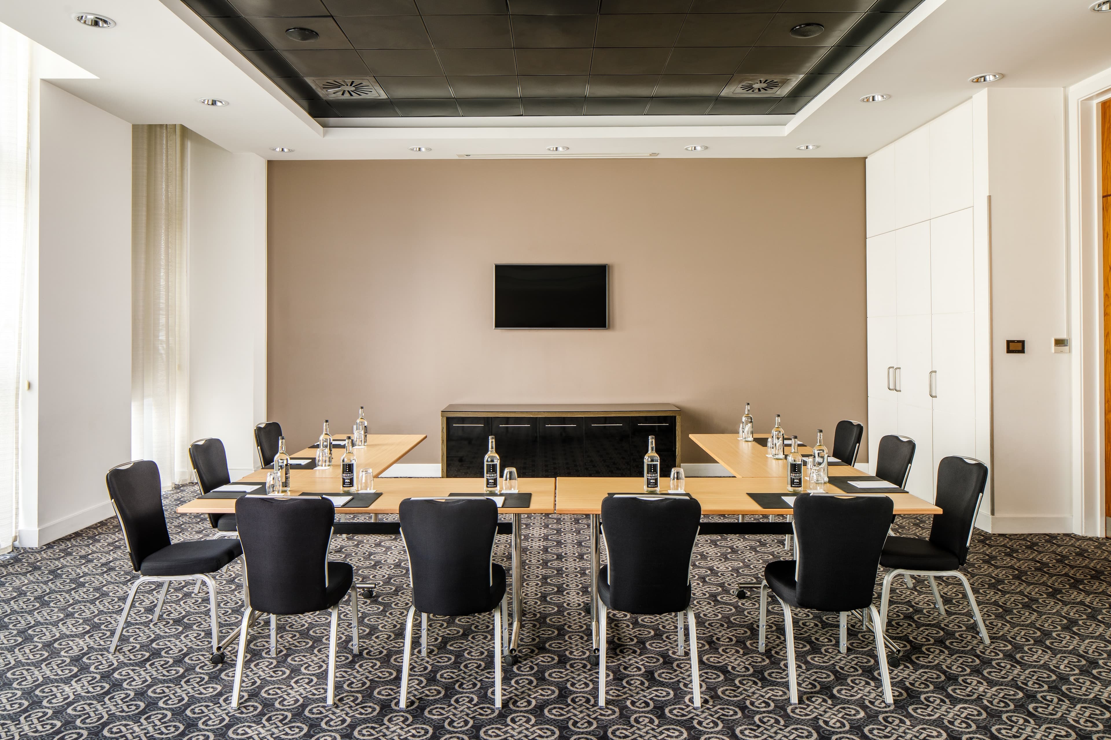 Photo of Majestic Hotel Cardiff, Rosso Suite