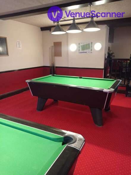 Exclusive Hire, QUEENS HEAD photo #3