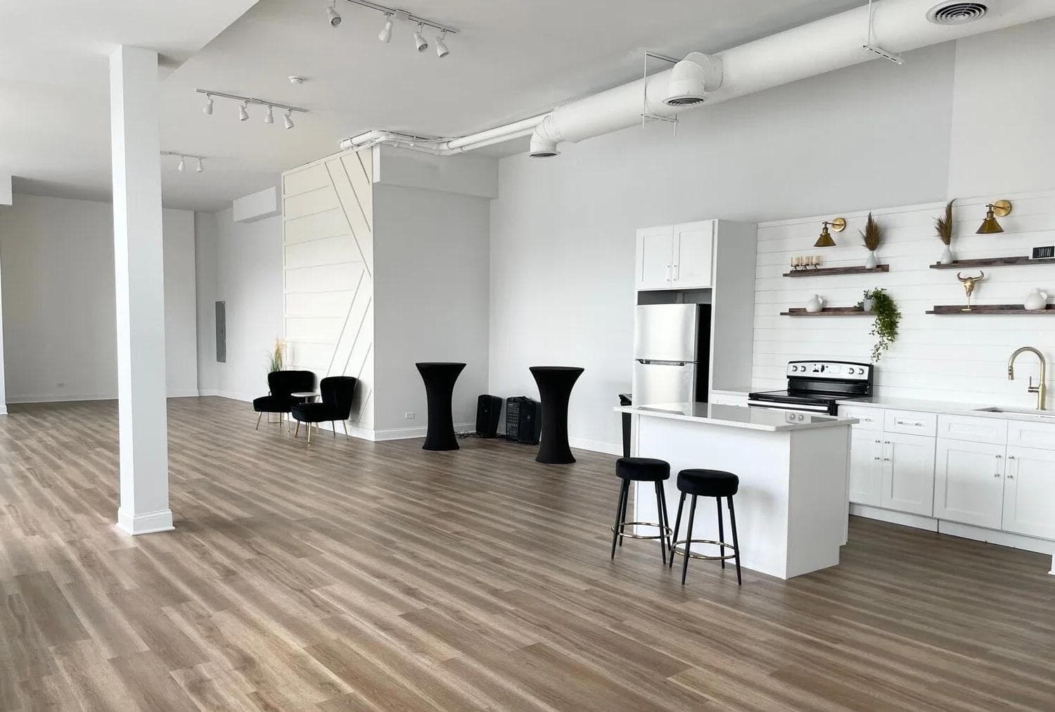 Whole Venue, Gallery 86 photo #1