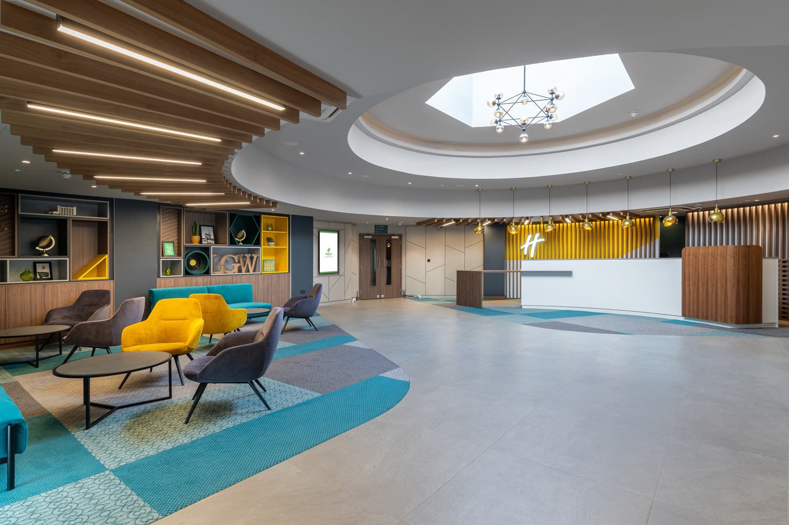 Exclusive Hire, Holiday Inn London Gatwick Worth photo #2